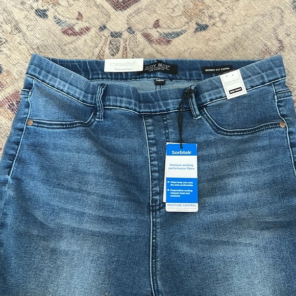 Judy Blue High Waist Cool Denim Pull On Capri - Picture 3 of 5